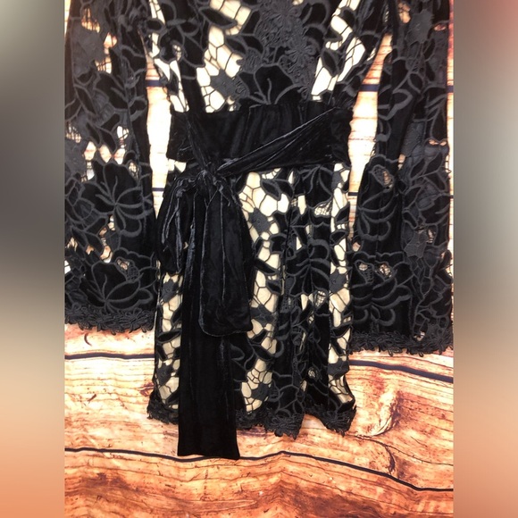 Velvet Lace Illusion Dress Sz 6 Black Flare Sleeve Boho Whimsigoth Flar… - Picture 4 of 14